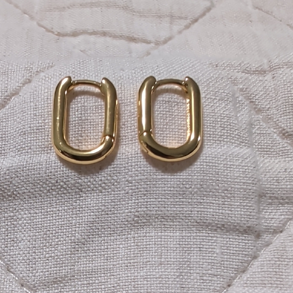 Paper Clip Huggie Elegant Gold Hoop Earrings